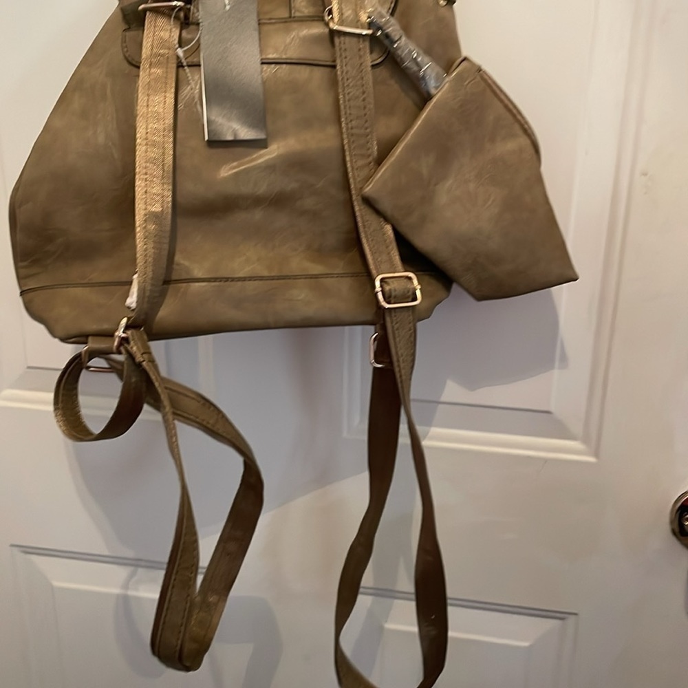 Convertible Backpack/bag - Picture 5 of 8
